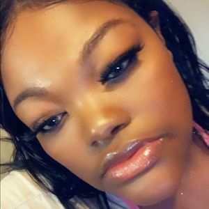 Meet your Posher, Mia